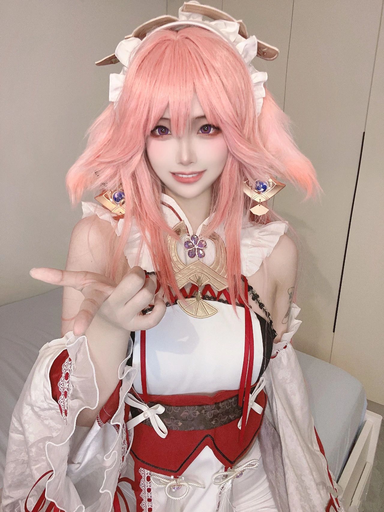 原神cos：白丝+女仆装，神子让人狂喜！制服秘书雷神，女仆刻晴甘雨莫娜你选谁？