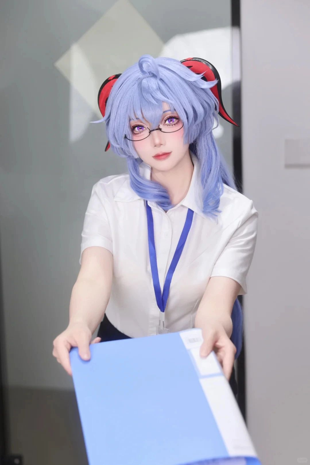 甘雨 纯欲白衬衫王小美秘书 轻奢OL的干练