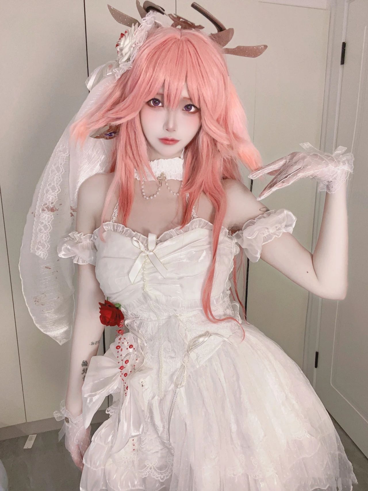 原神cos：白丝+女仆装，神子让人狂喜！制服秘书雷神，女仆刻晴甘雨莫娜你选谁？