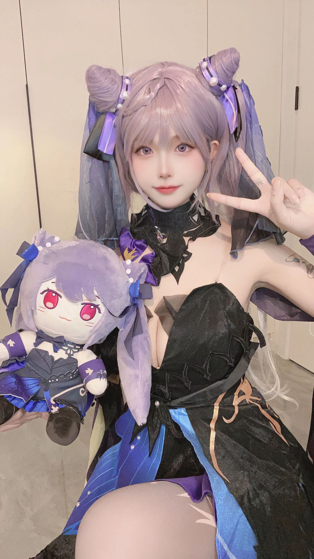 原神cos：白丝+女仆装，神子让人狂喜！制服秘书雷神，女仆刻晴甘雨莫娜你选谁？