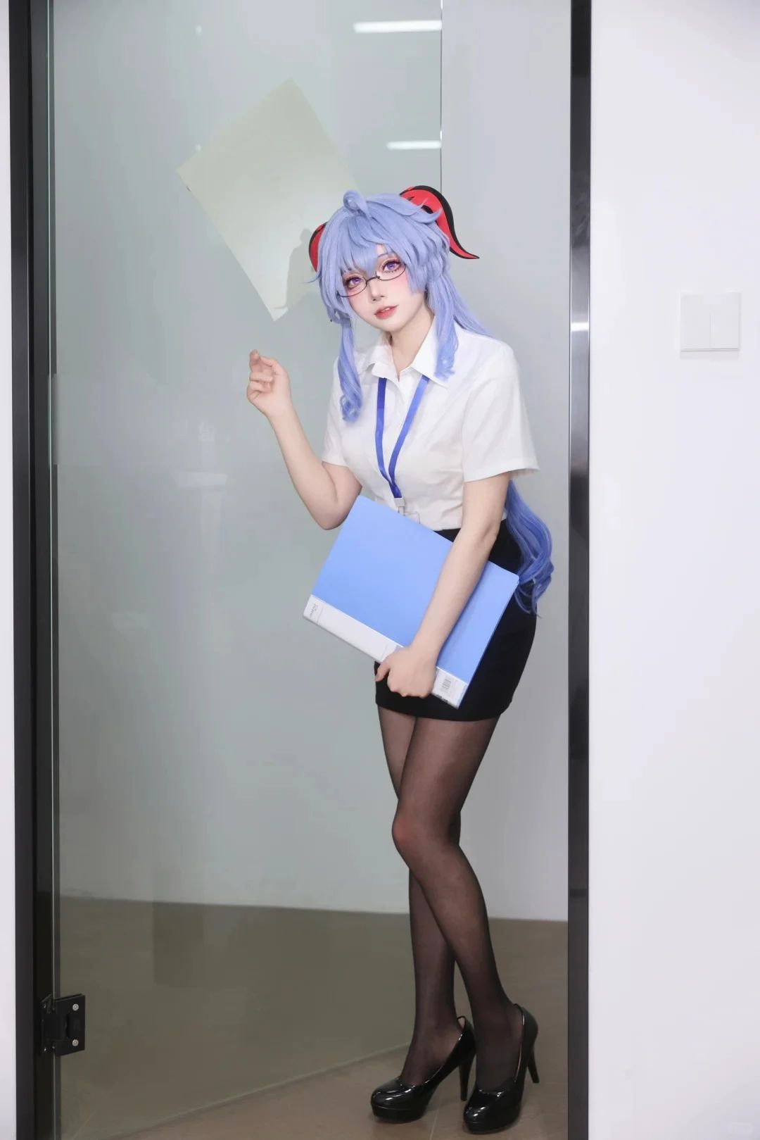 甘雨 纯欲白衬衫王小美秘书 轻奢OL的干练