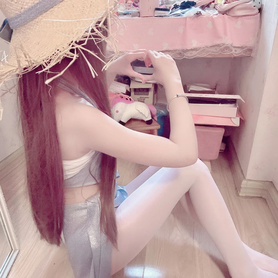 cos：清凉装顾清寒 黑丝大长腿希露瓦
