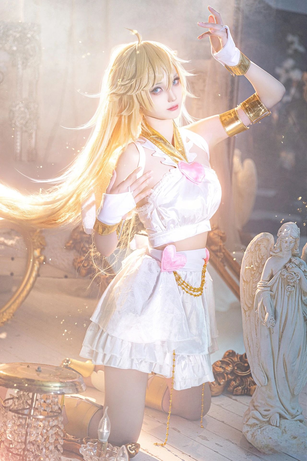 【cos】肉肉大长腿真的可以美到发光 吊带袜天使panty cos
