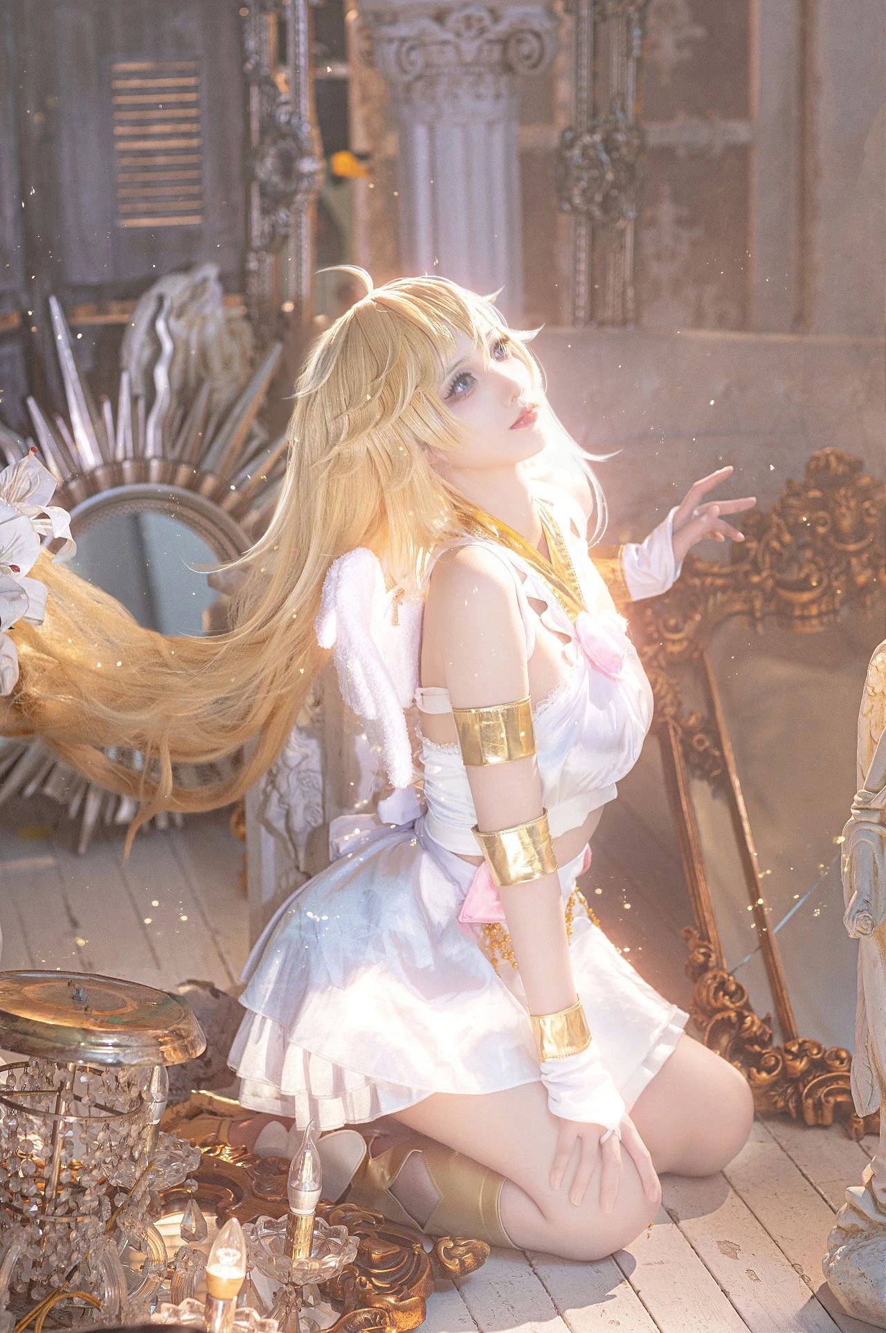 【cos】肉肉大长腿真的可以美到发光 吊带袜天使panty cos
