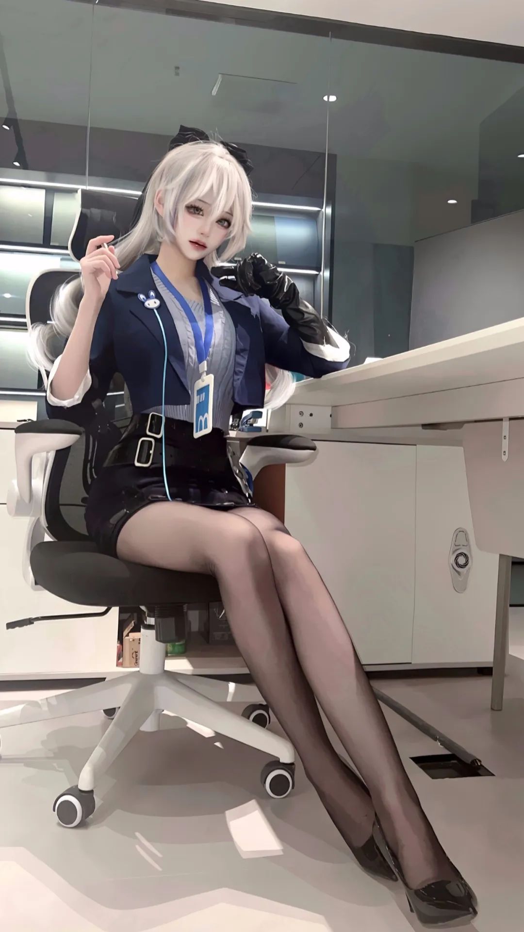 【cos】布洛妮娅：包臀小皮裙成为了职业装的宠儿