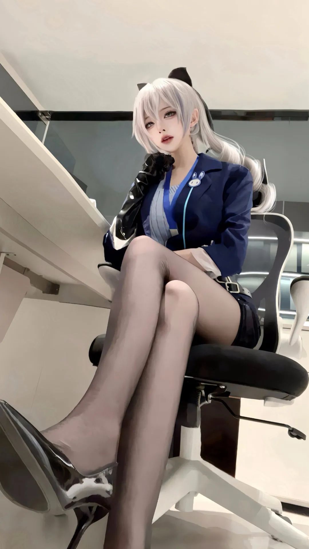 【cos】布洛妮娅：包臀小皮裙成为了职业装的宠儿