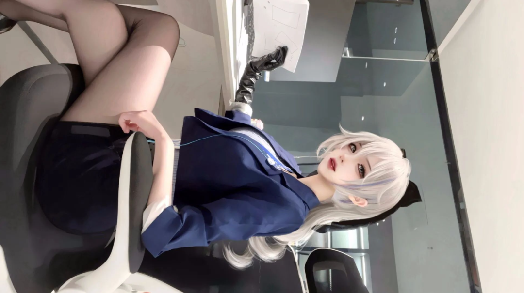 【cos】布洛妮娅：包臀小皮裙成为了职业装的宠儿