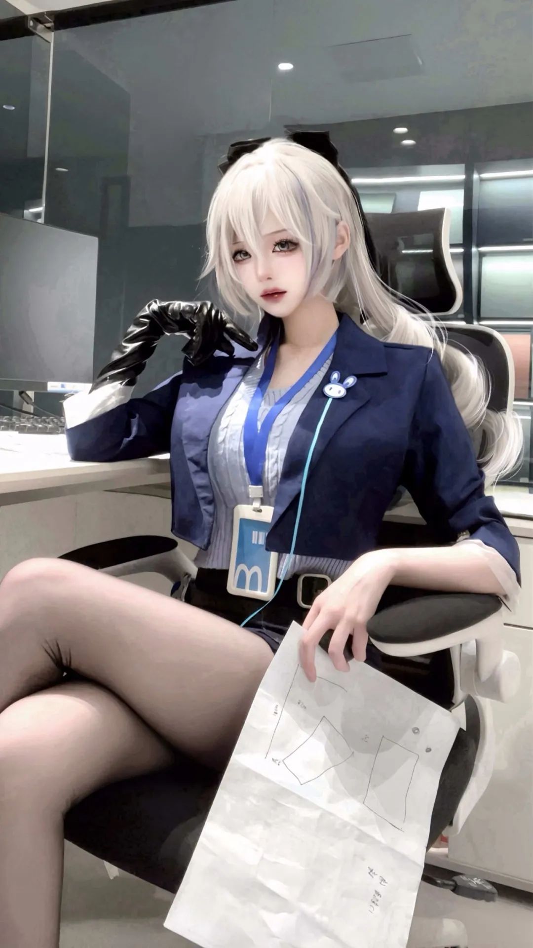 【cos】布洛妮娅：包臀小皮裙成为了职业装的宠儿