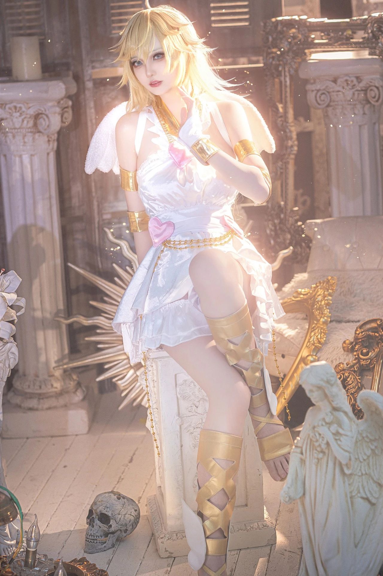 【cos】肉肉大长腿真的可以美到发光 吊带袜天使panty cos
