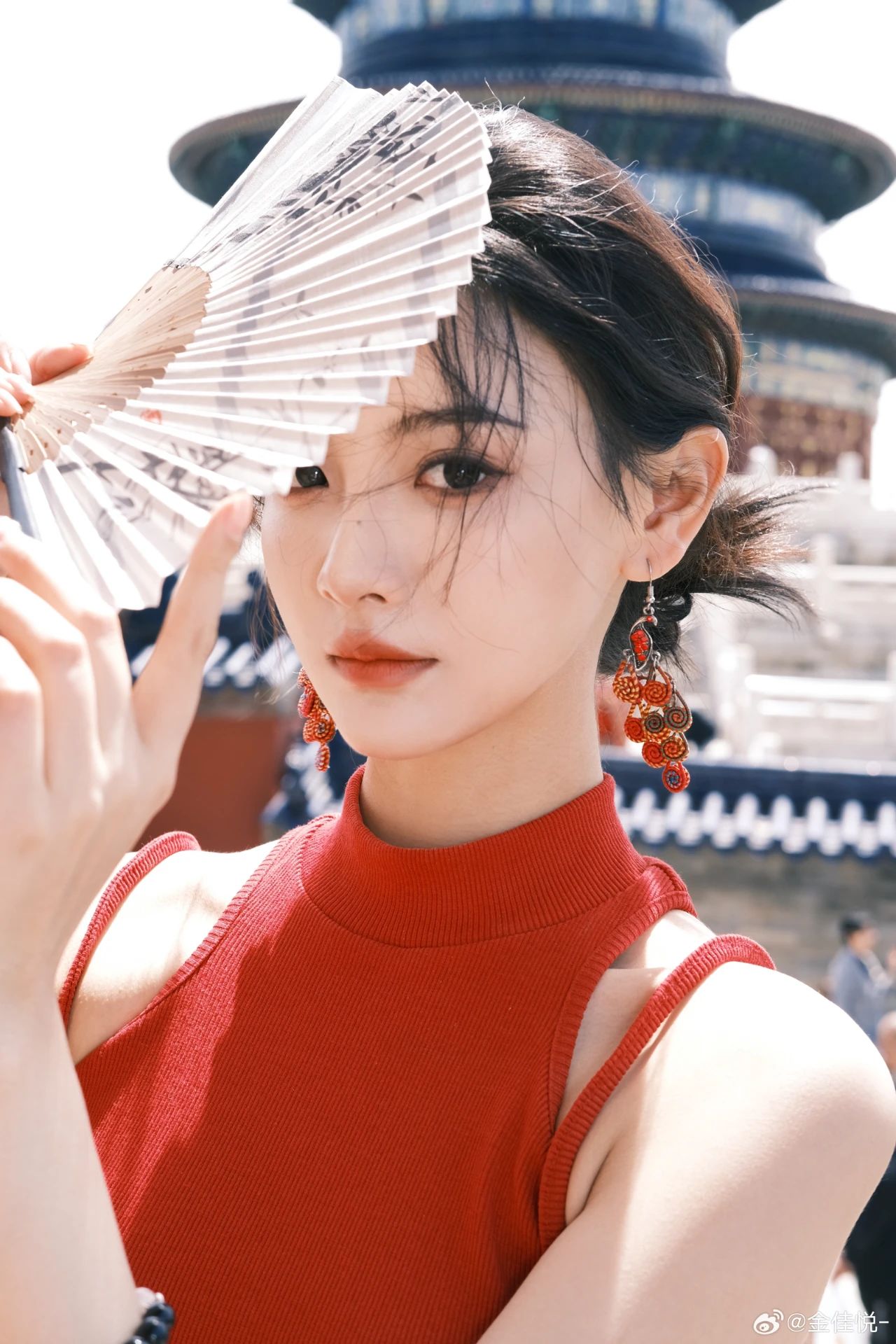 金佳悦写真 | 一袭红裙 明艳动人
