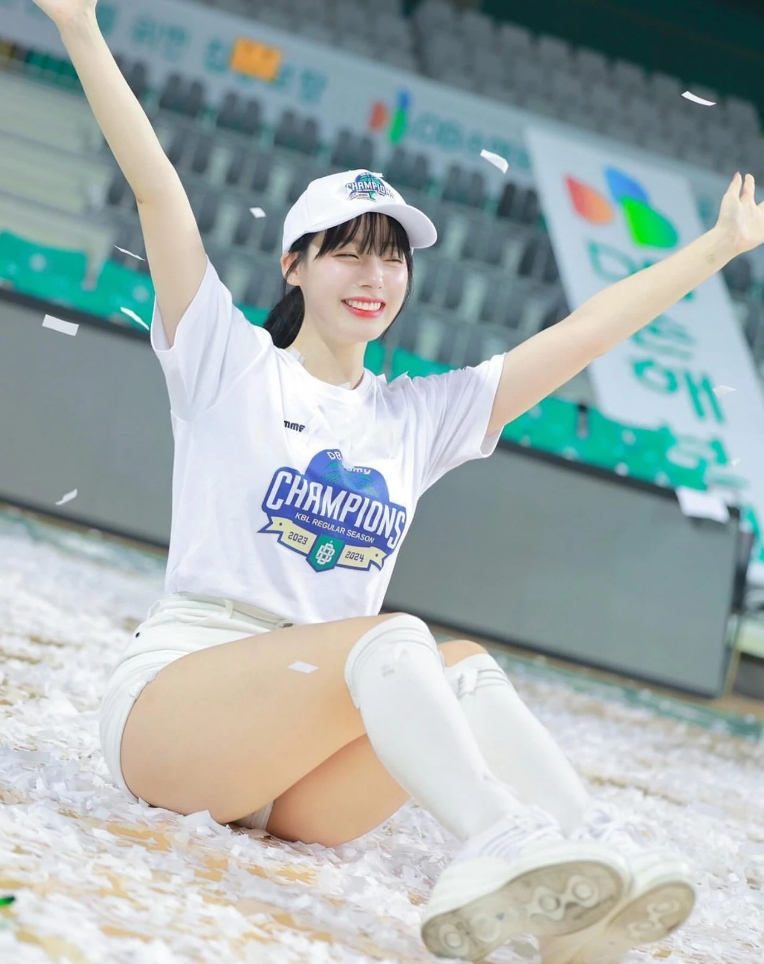 韩国最美高中啦啦队员，充满青春活力的小姐姐 ！