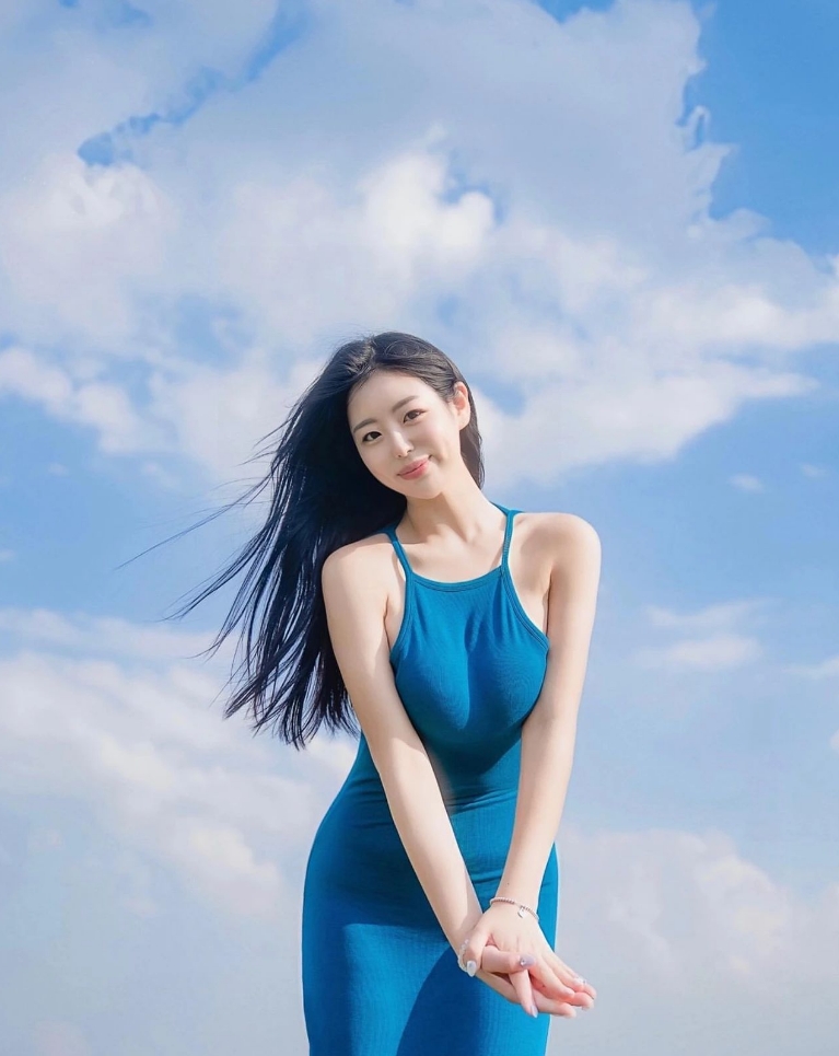 韩国主播李世玲，窈窕身材成为新一届“水弹女神”！