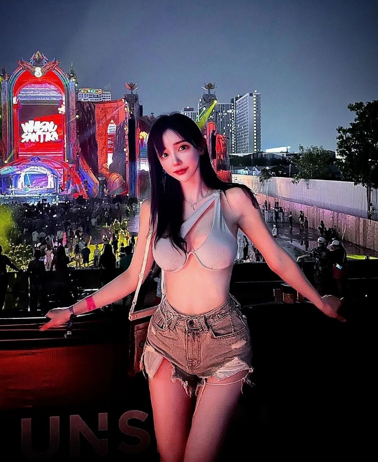 极品韩妹！完美腰臀腿！这身材真的绝了！