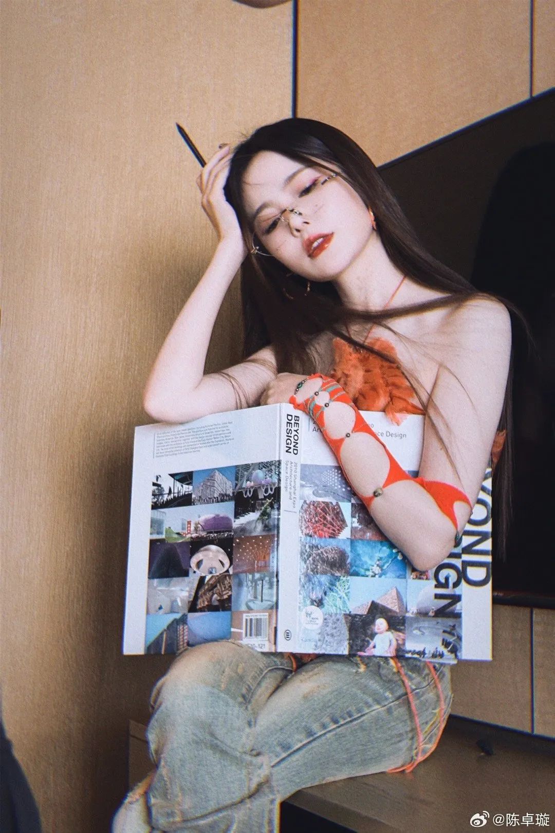 陈卓璇画报 | 带眼镜的麻辣女教师！