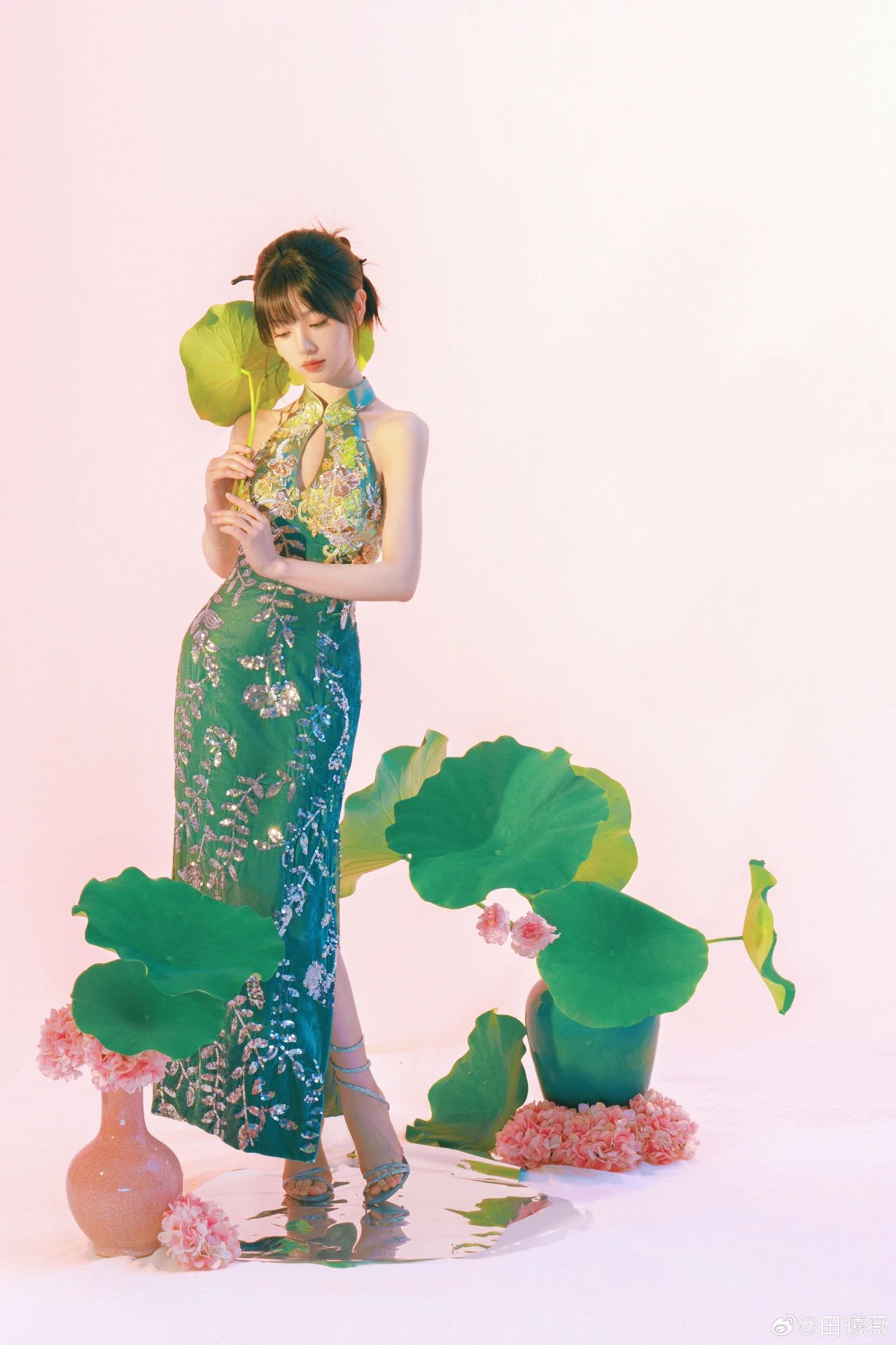 田曦薇端午节写真，这粽子是甜的还是咸的？端午安康，喜乐绵长~ ​​​