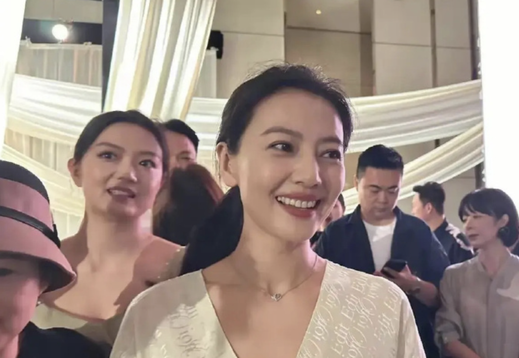 高圆圆 | 这样的姑娘！在街上看一眼，你就沦陷了
