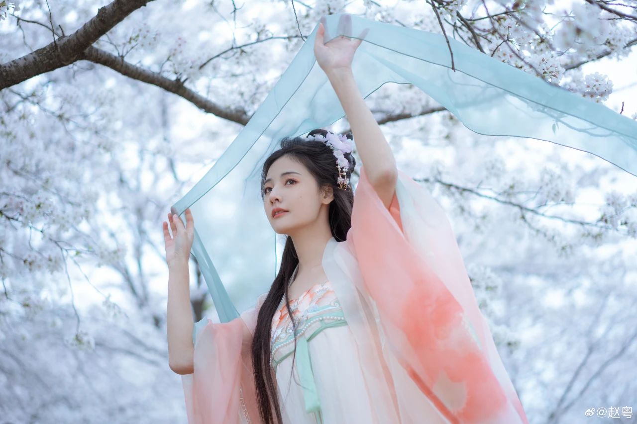 赵粤古风写真，一个字美！
