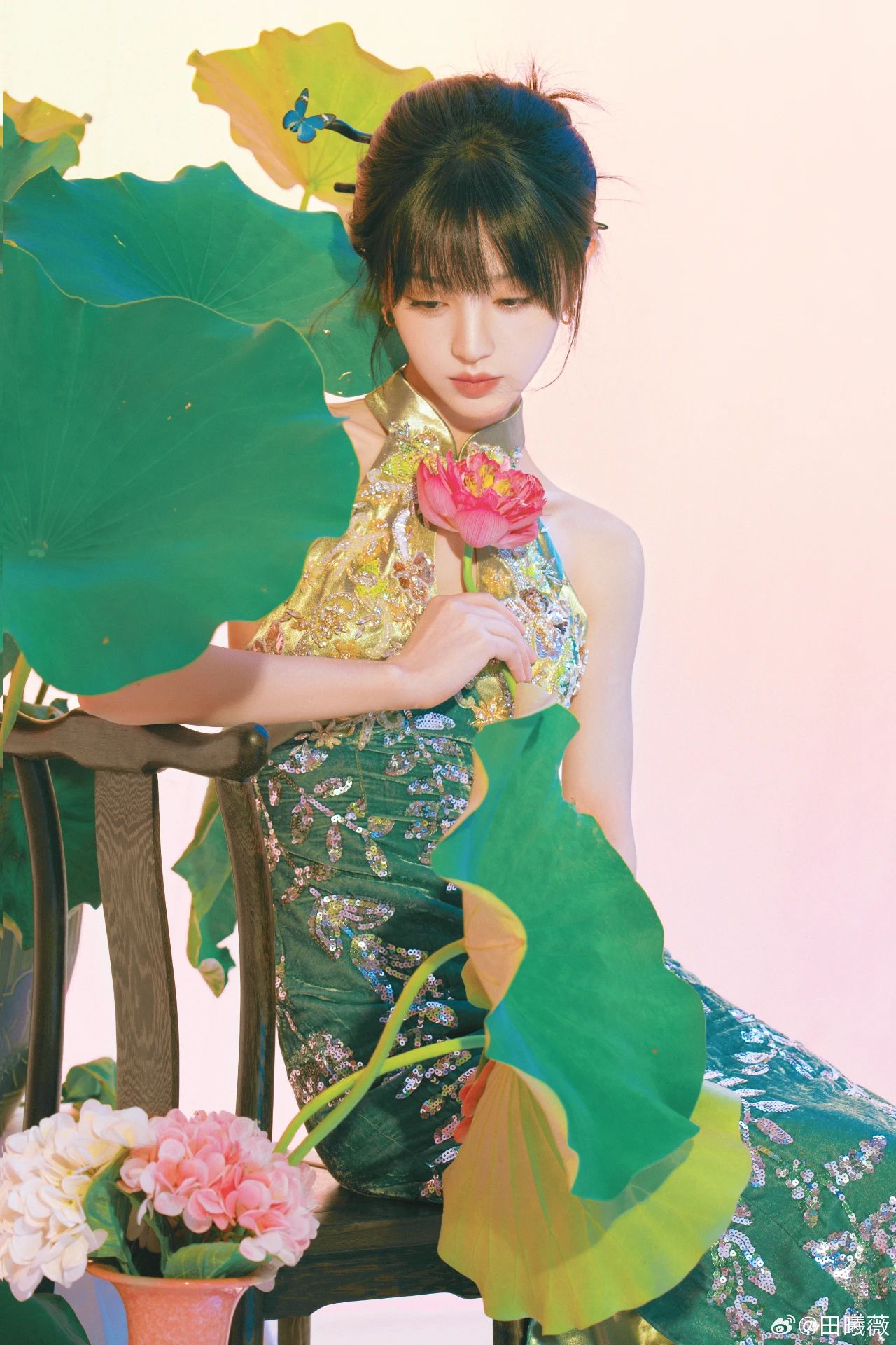 田曦薇端午节写真，这粽子是甜的还是咸的？端午安康，喜乐绵长~ ​​​