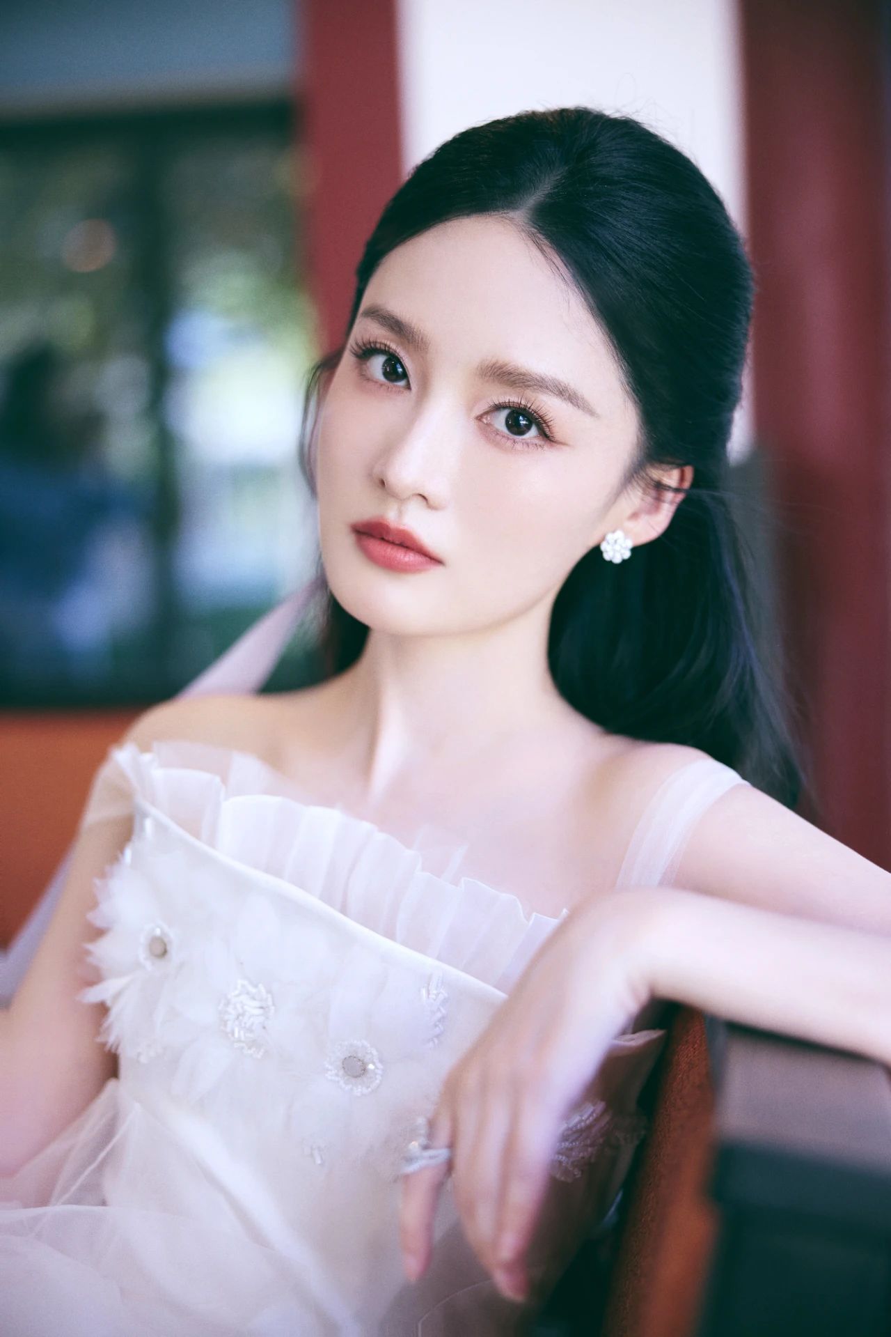 李沁写真 | 白裙飘飘的鸡腿姑娘