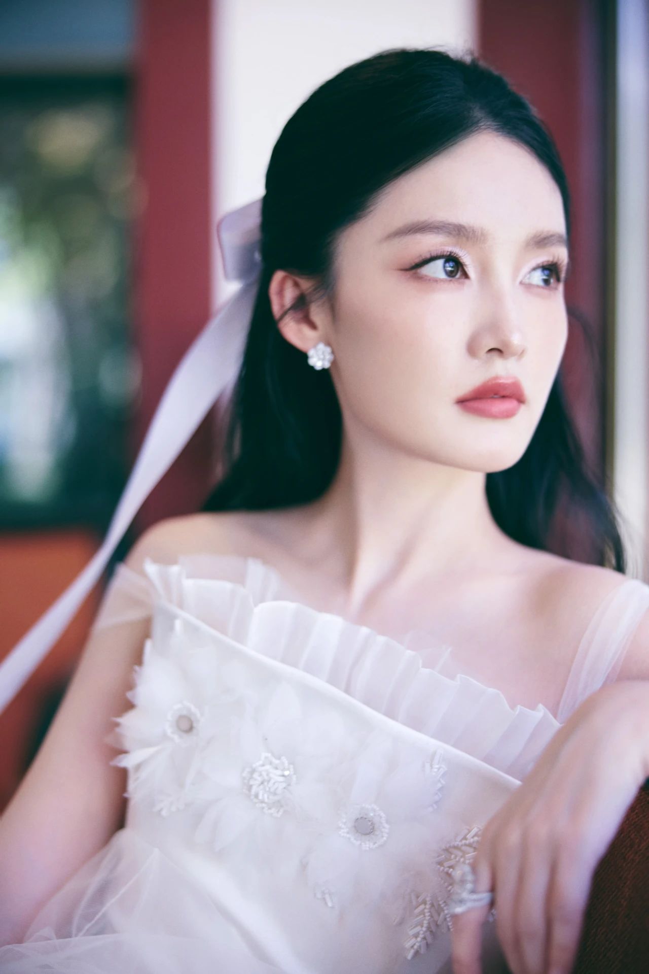 李沁写真 | 白裙飘飘的鸡腿姑娘
