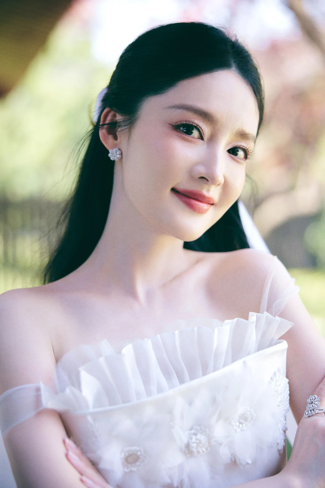 李沁写真 | 白裙飘飘的鸡腿姑娘