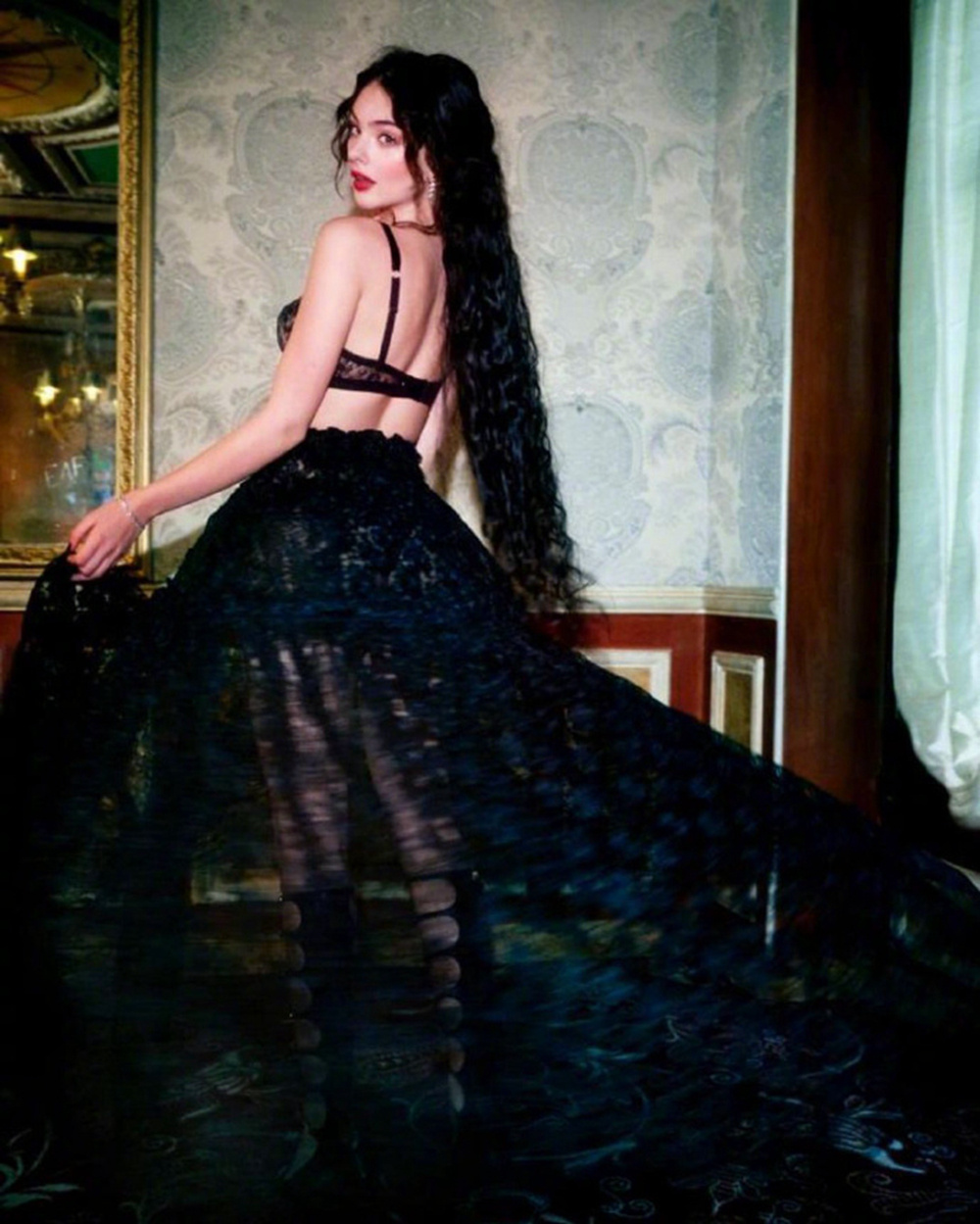 意大利国宝级女星莫妮卡·贝鲁奇的大女儿戴娃·卡塞尔