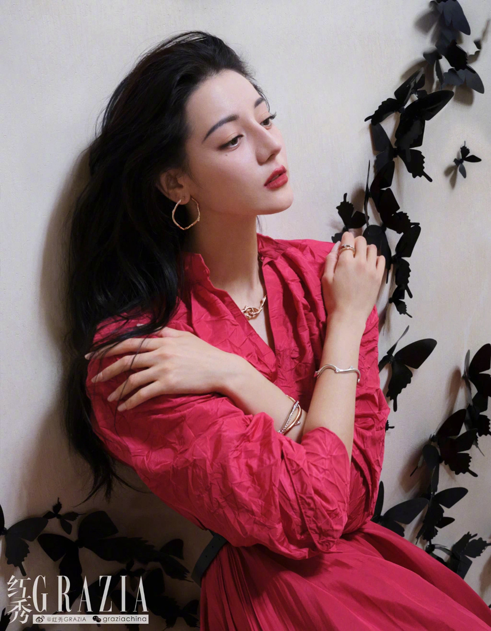 迪丽热巴：化蝶而来的明艳少女，热烈勇敢，浪漫自由