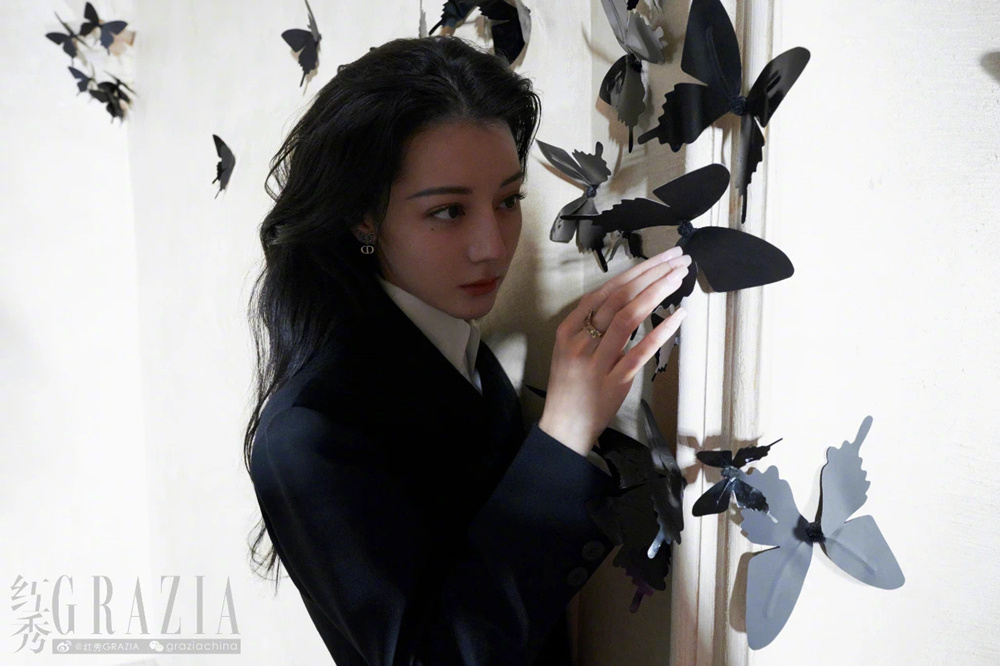 迪丽热巴：化蝶而来的明艳少女，热烈勇敢，浪漫自由