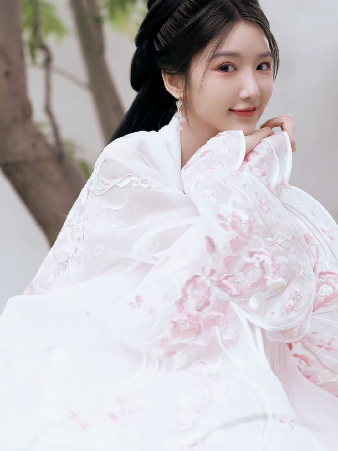 毛晓彤美图精选 | 甜美天花板，央视认证的美貌！