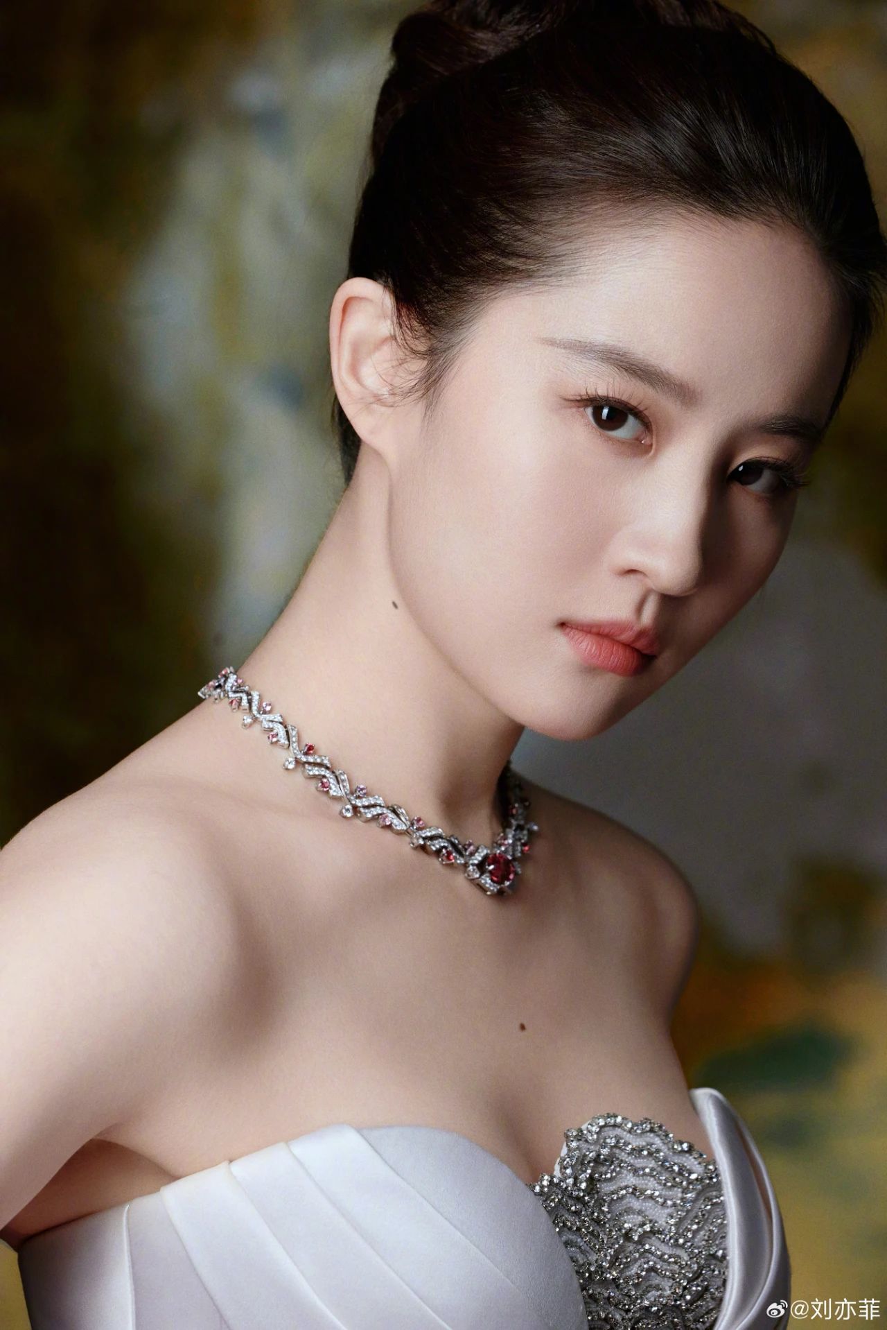 刘亦菲写真 | 玫瑰的故事马上见 ​​​