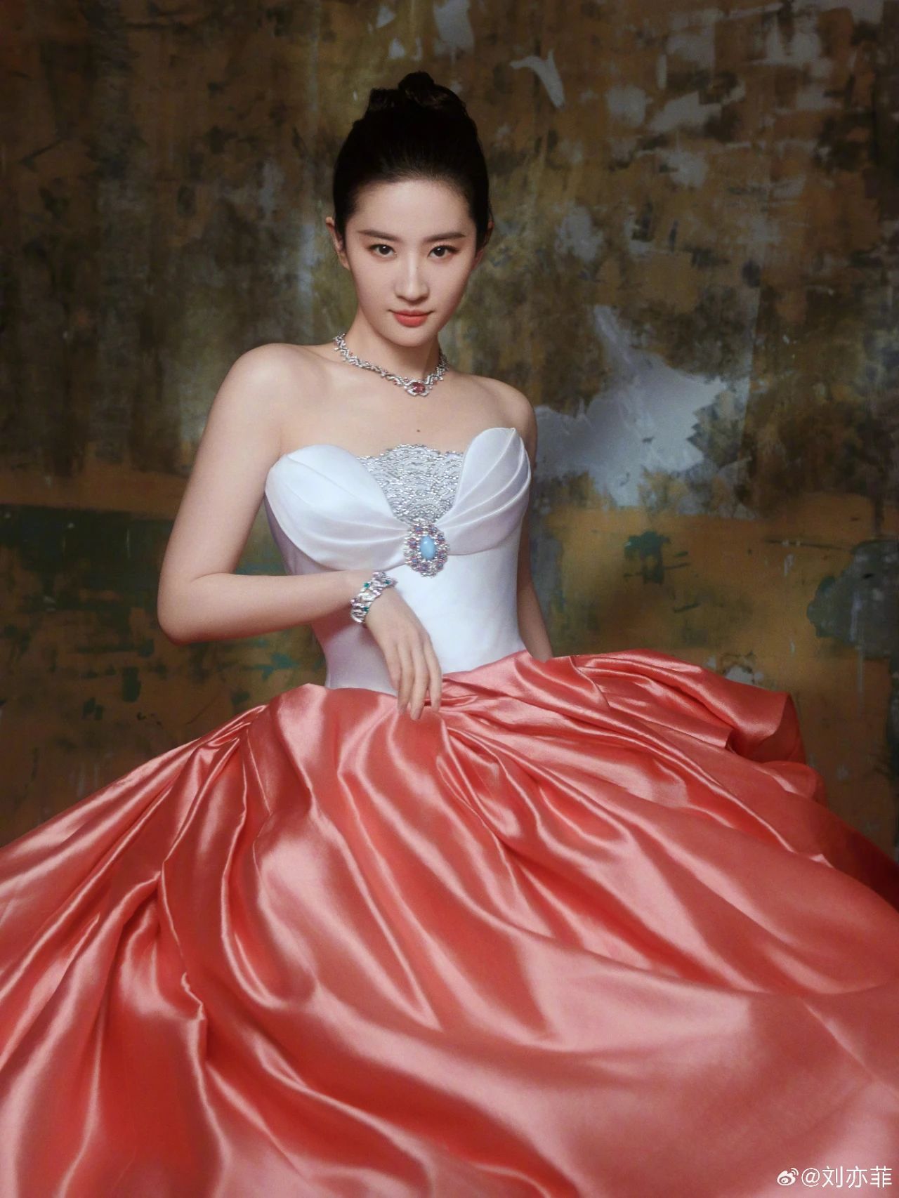 刘亦菲写真 | 玫瑰的故事马上见 ​​​
