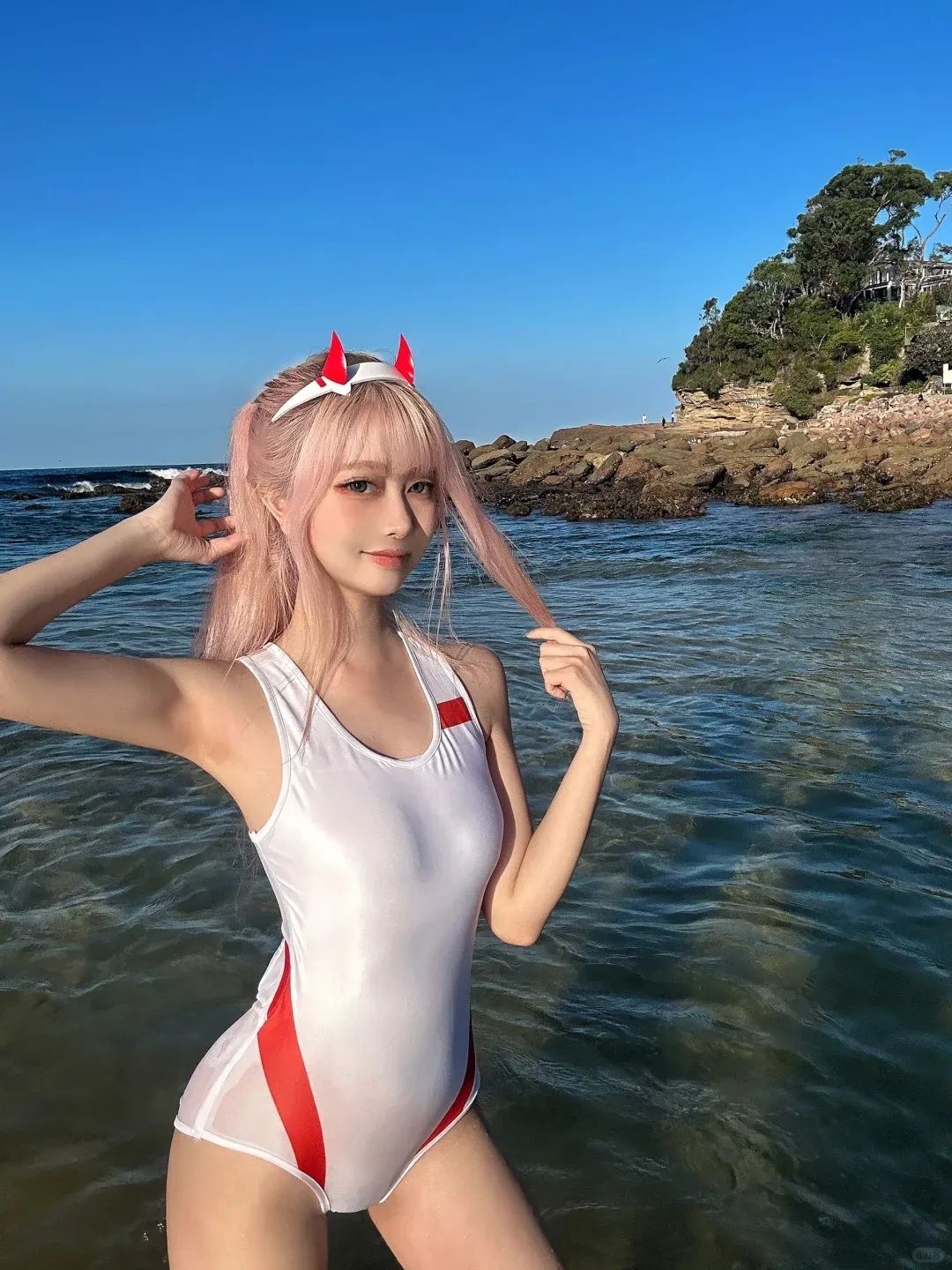 国产COSER，这紧身泳装和身材真的太太太顶了