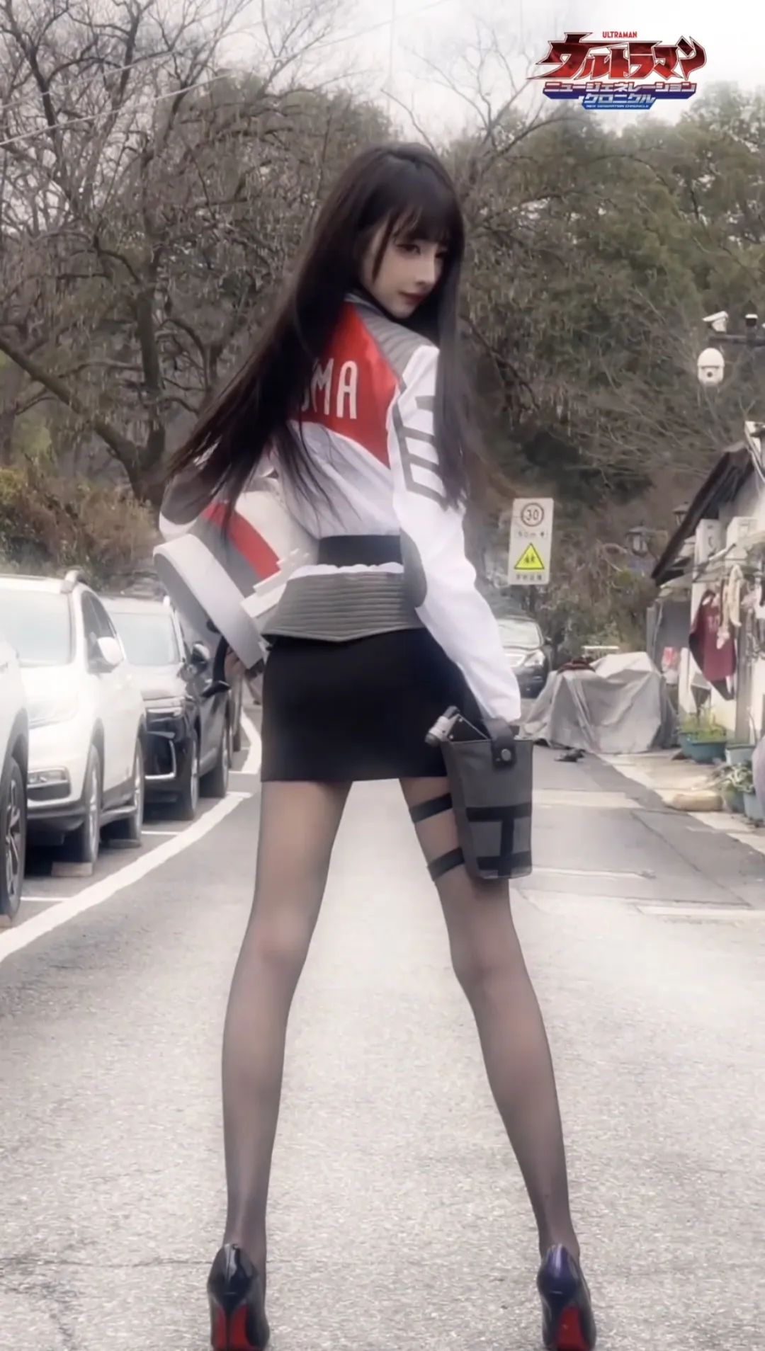 【cos】奥特曼队员，女网红黑丝身材，又可以相信光了！